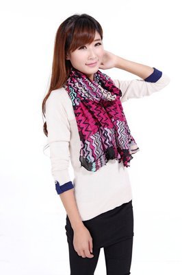 【2014供應(yīng)新款時(shí)尚交織棉麻絲巾批發(fā) 彩色幾何圖長款圍巾批發(fā)】價(jià)格,廠家,圖片,圍巾,蘇州合仕德服裝服飾-